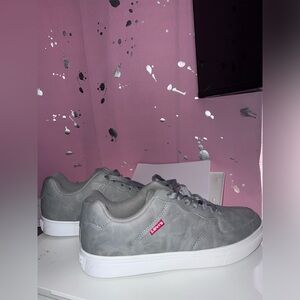 Men’s LEVIS faux leather like Gray comfort sneakers Size 9